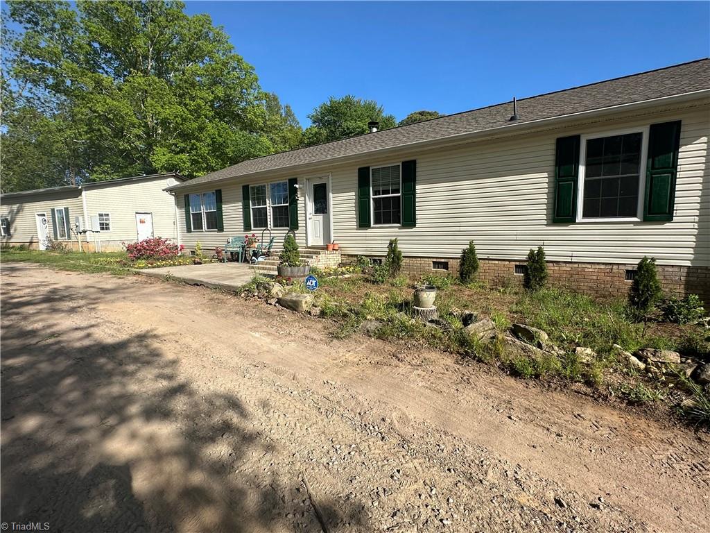 4842 Hatchers Chapel Road Stuart, VA 24171 - Photo 2 of 36