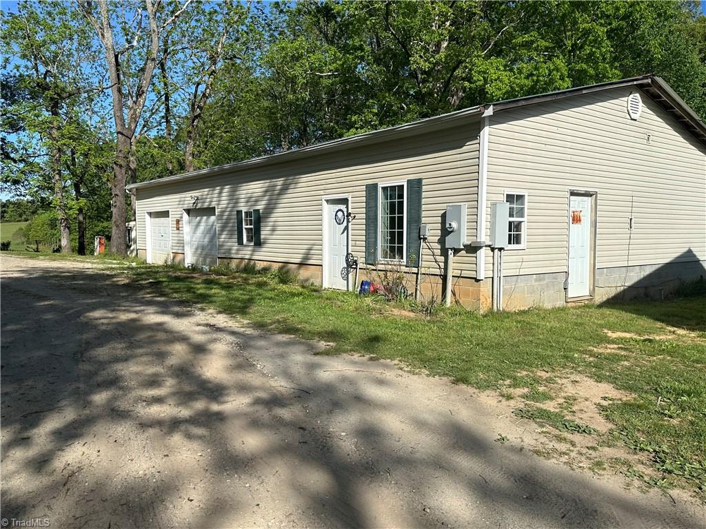4842 Hatchers Chapel Road Stuart, VA 24171 - Photo 3 of 36