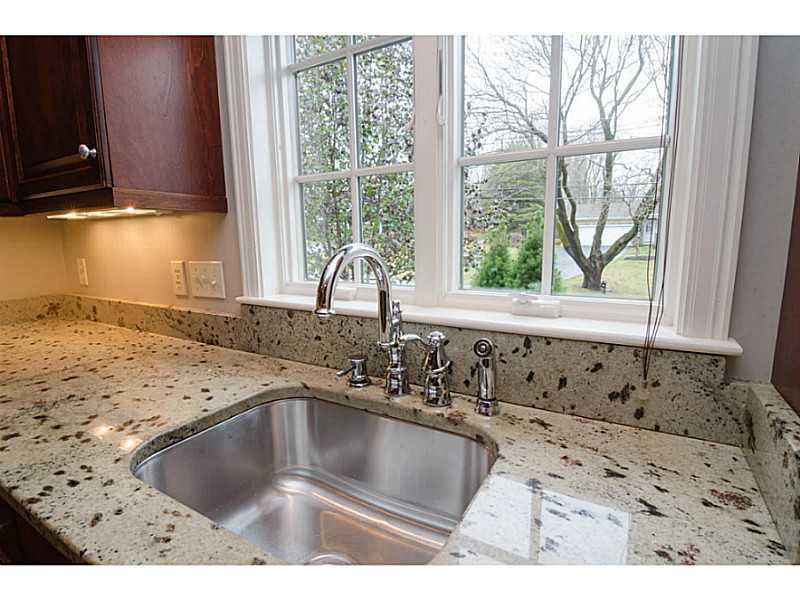 5 Wabun Road Cape Elizabeth, ME 04107 - Photo 11 of 33 Kitchen.