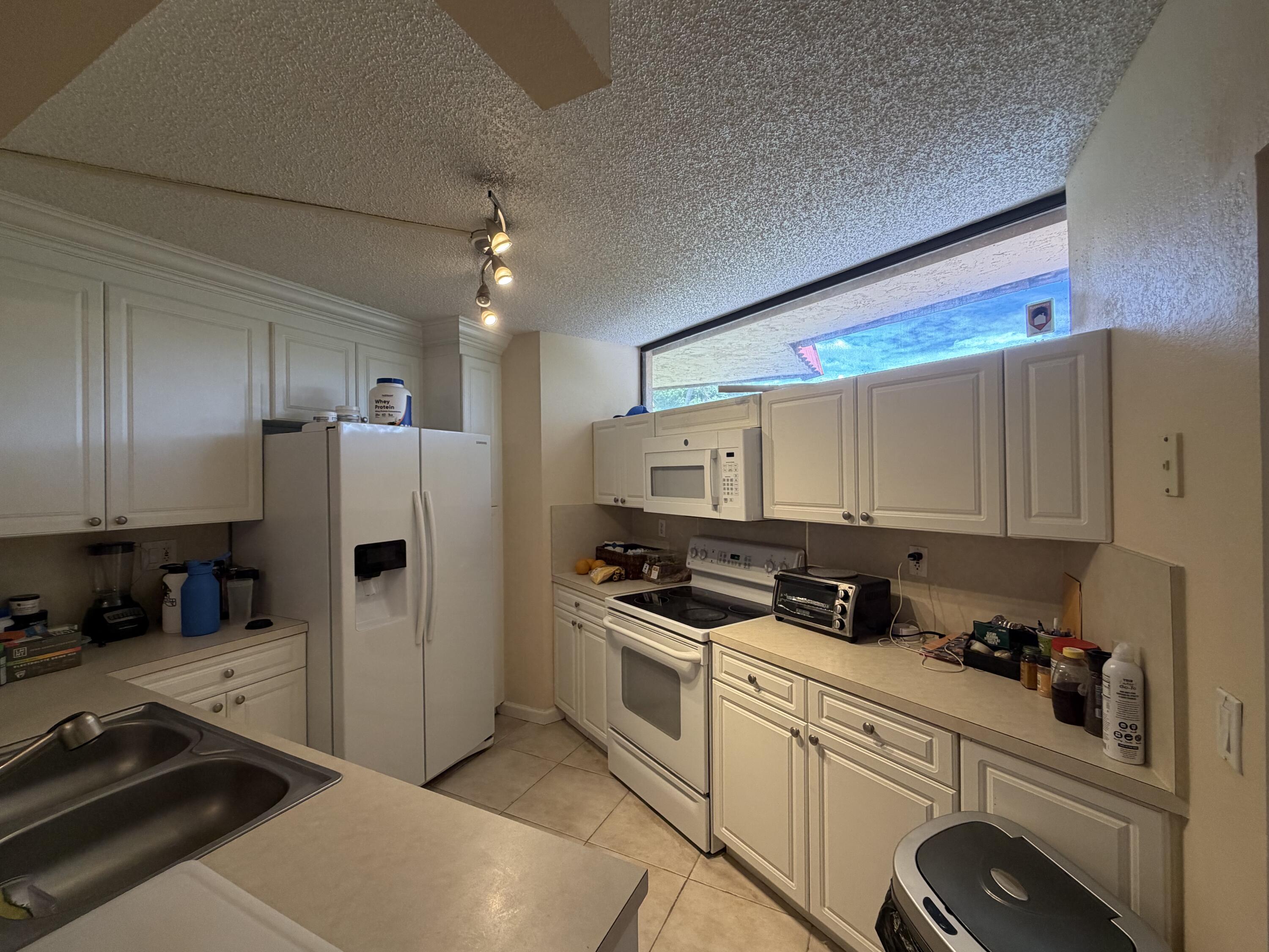8273 Severn Drive, Unit D Boca Raton, FL 33433 - Photo 6 of 23 IMG_2337