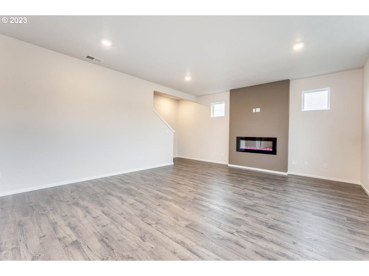 5629 Earth Street Northeast Dallas, OR 97338 - Photo 14 of 35 a view of empty room with wooden floor
