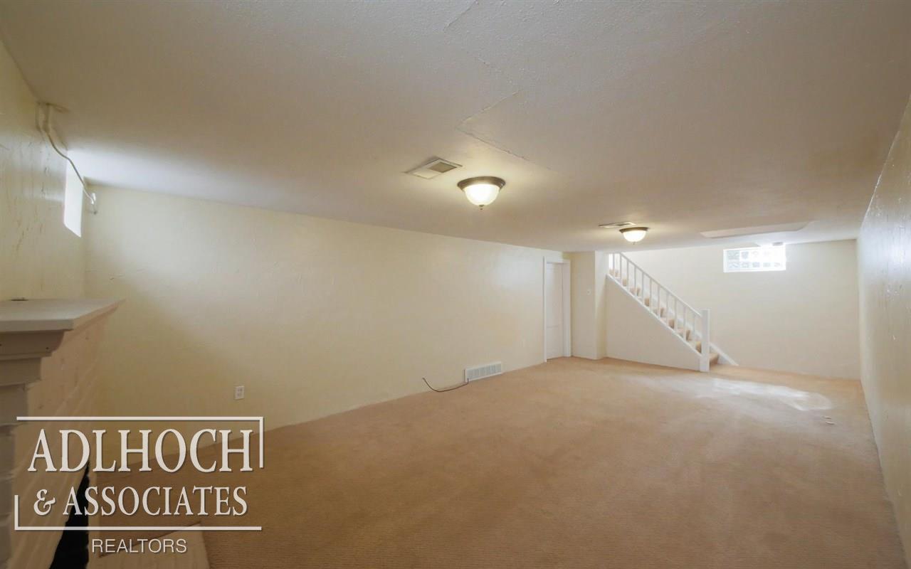286 Fisher Road Grosse Pointe, MI 48230 - Photo 22 of 29 31300939-21.JPG