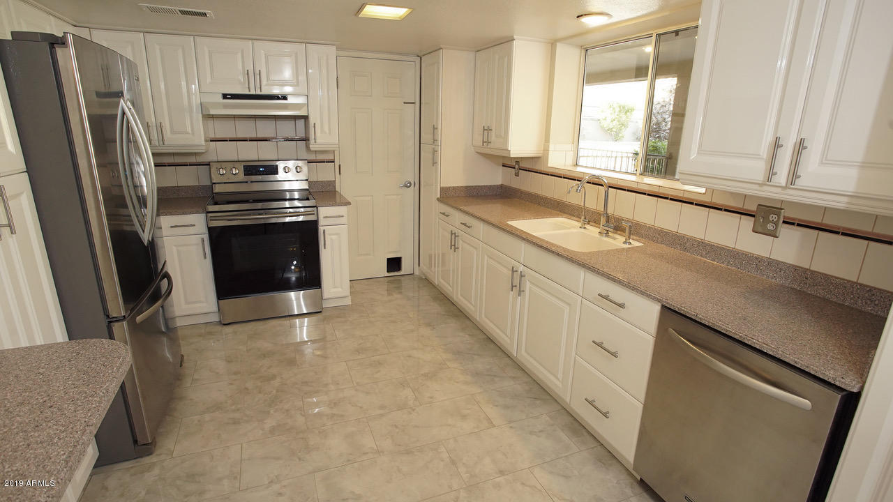 1734 East Mountain View Road Phoenix, AZ 85020 - Photo 4 of 16 10
