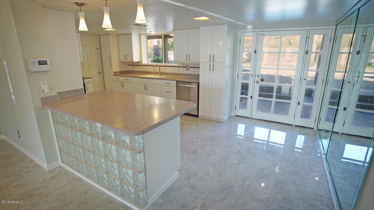 1734 East Mountain View Road Phoenix, AZ 85020 - Photo 5 of 16 09