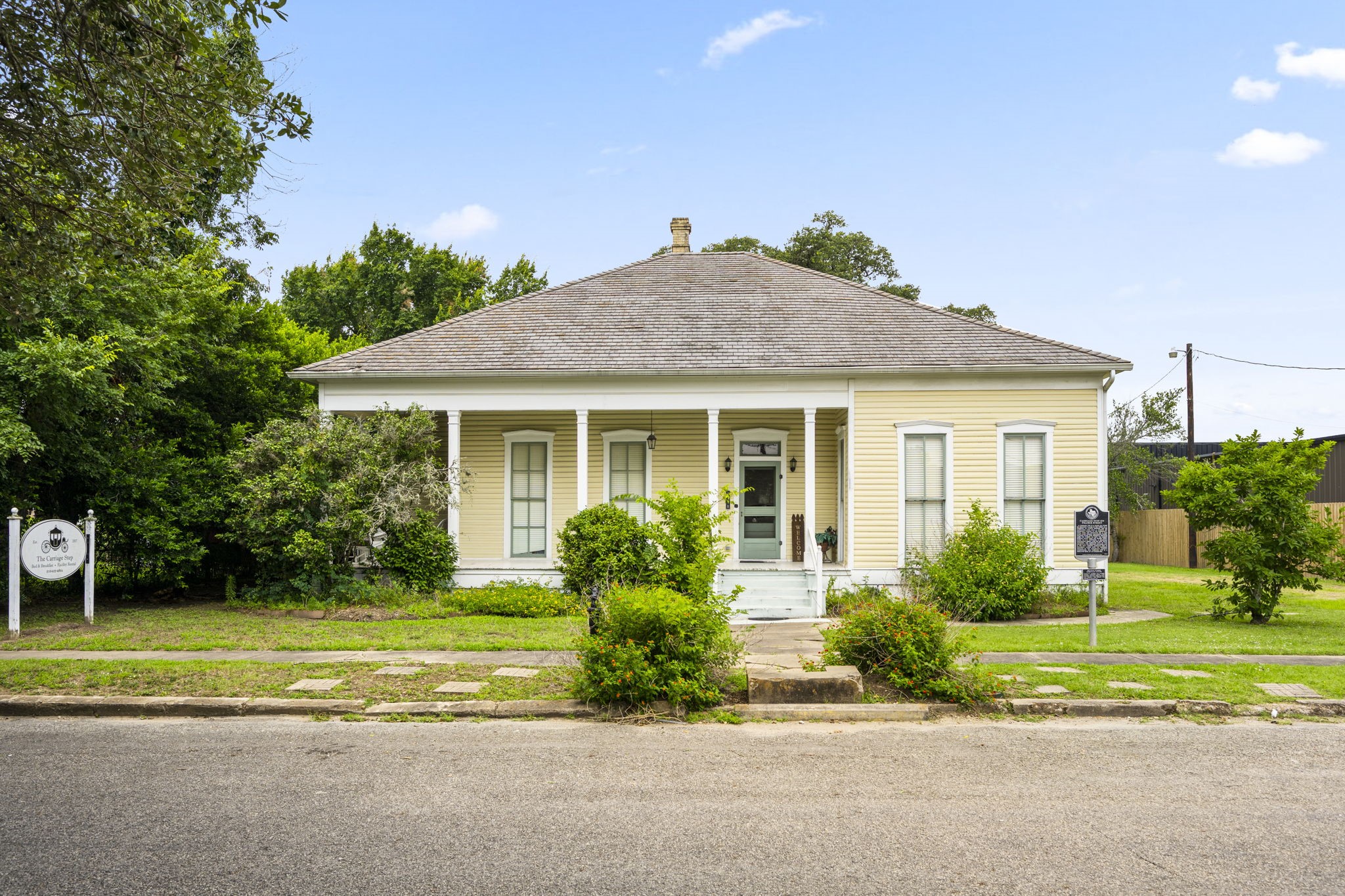 1118 Prairie Street Columbus, TX 78934 - Photo 2 of 34 a front view of a house with a yard