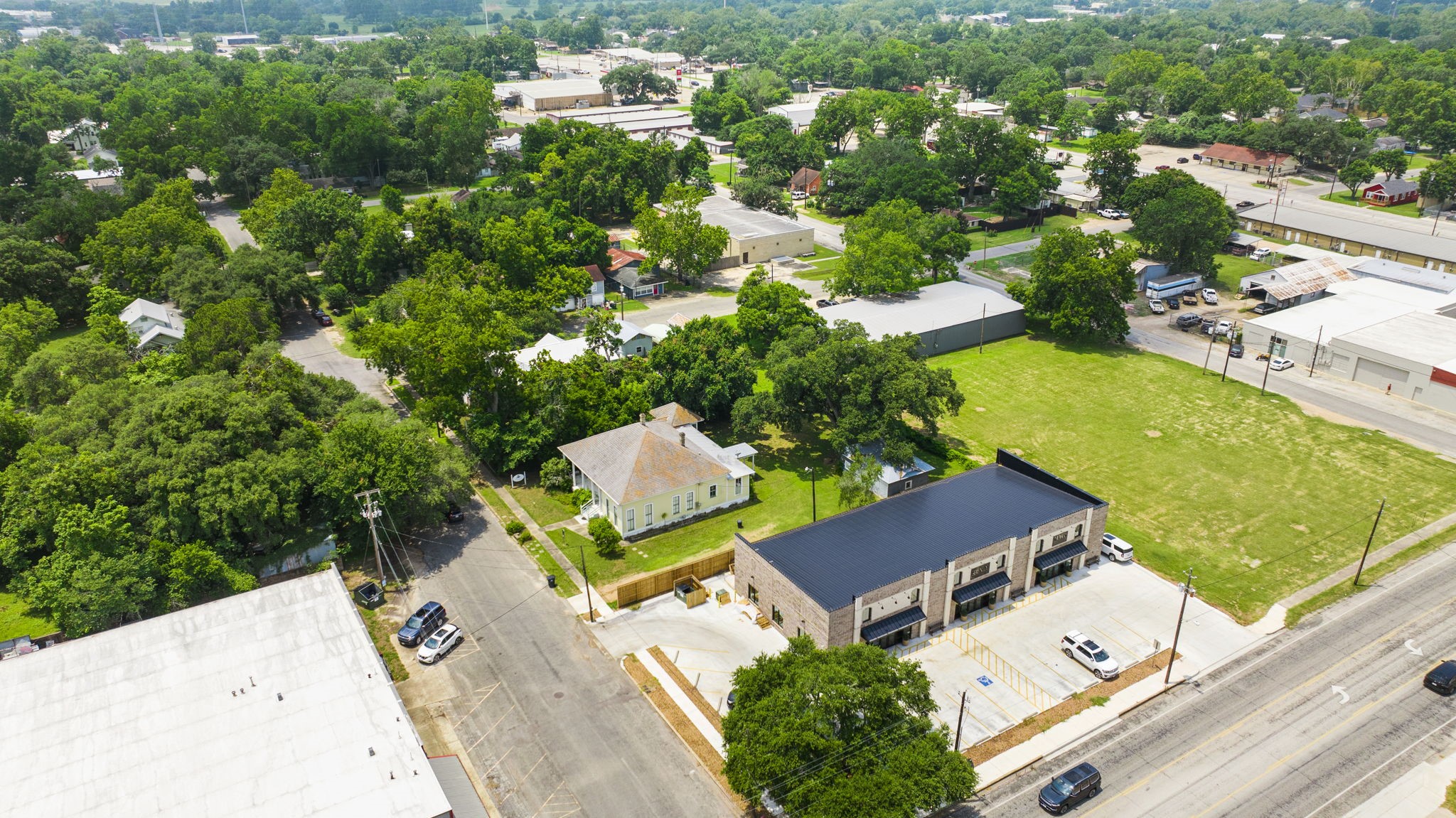 1118 Prairie Street Columbus, TX 78934 - Photo 32 of 34 an aerial view of house with yard