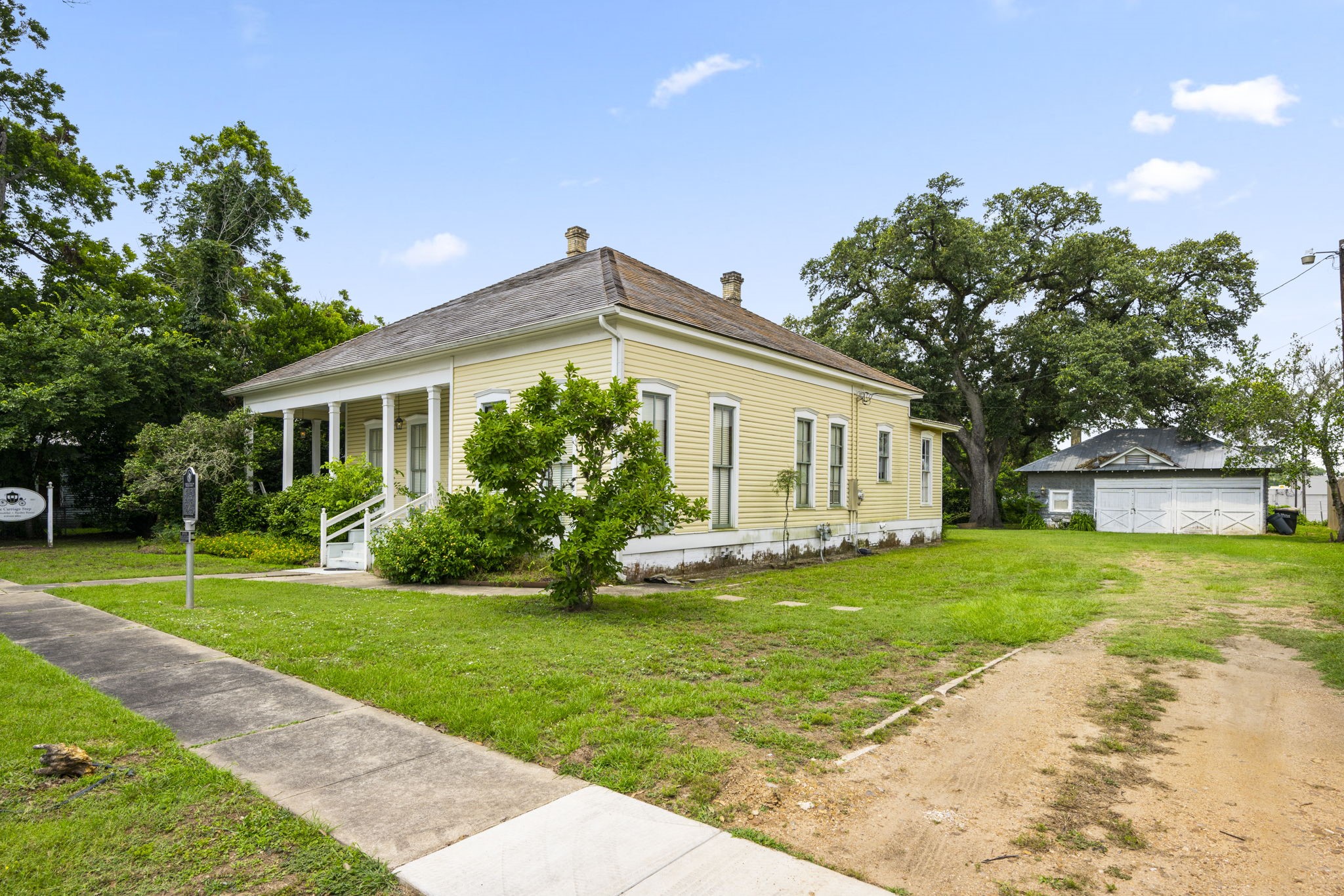1118 Prairie Street Columbus, TX 78934 - Photo 4 of 34 a front view of a house with a yard and garage