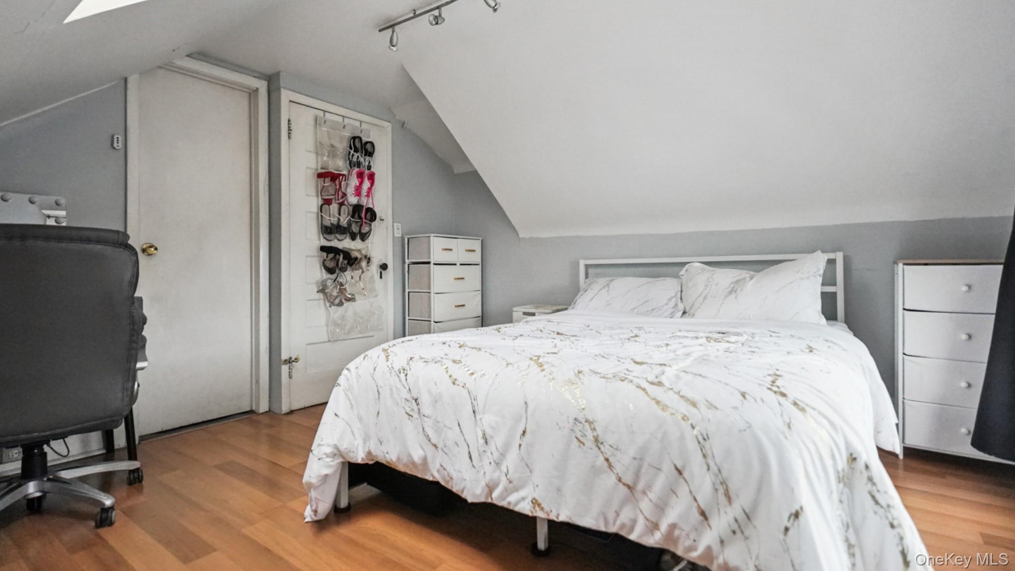 22 Mt Joy Place New Rochelle, NY 10801 - Photo 21 of 38 4th bedroom-2nd angle
