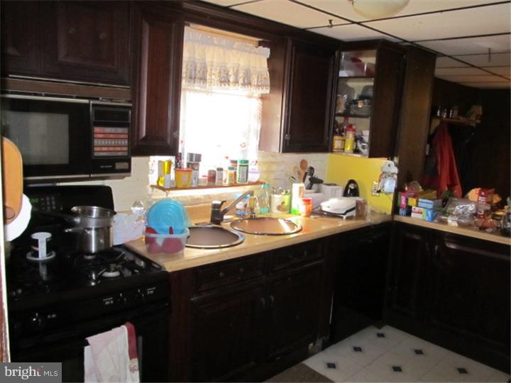 2711 Springhill Road Secane, PA 19018 - Photo 12 of 17 Kitchen