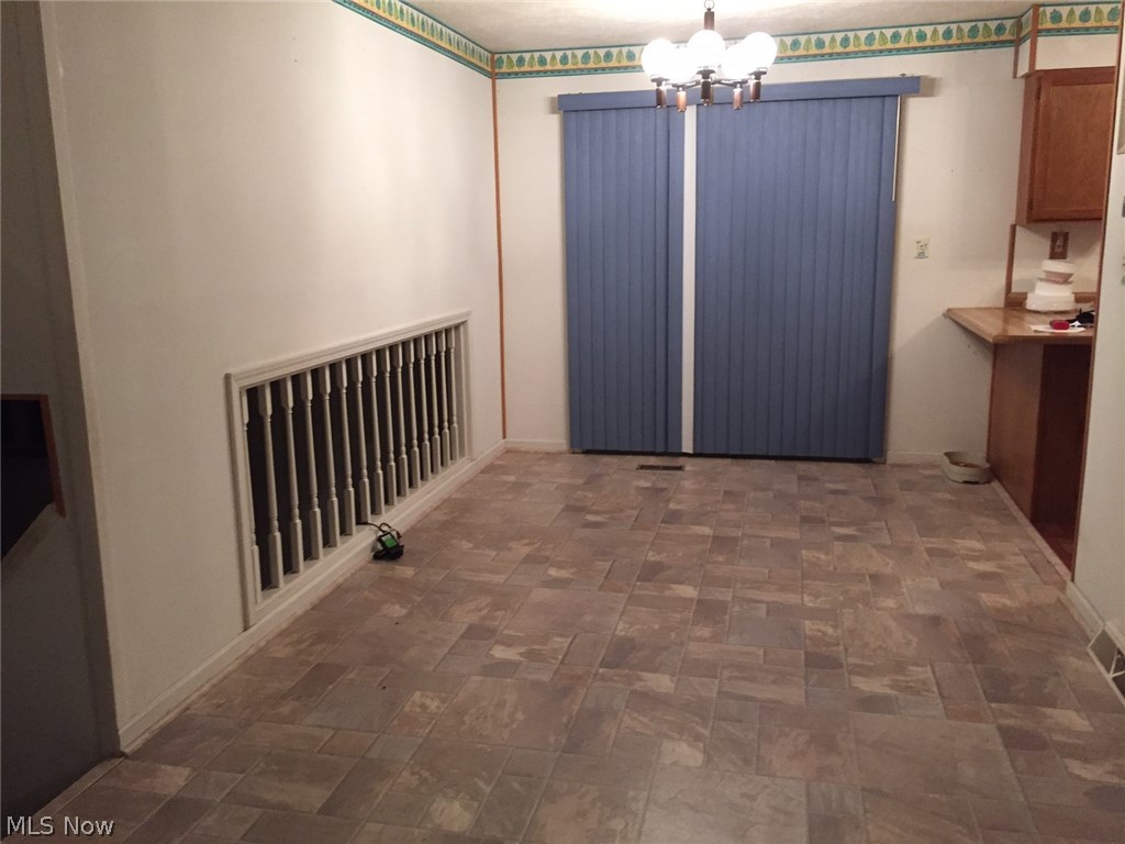 52625 Farmington Road Bridgeport, OH 43912 - Photo 6 of 12 Gallery Image 6