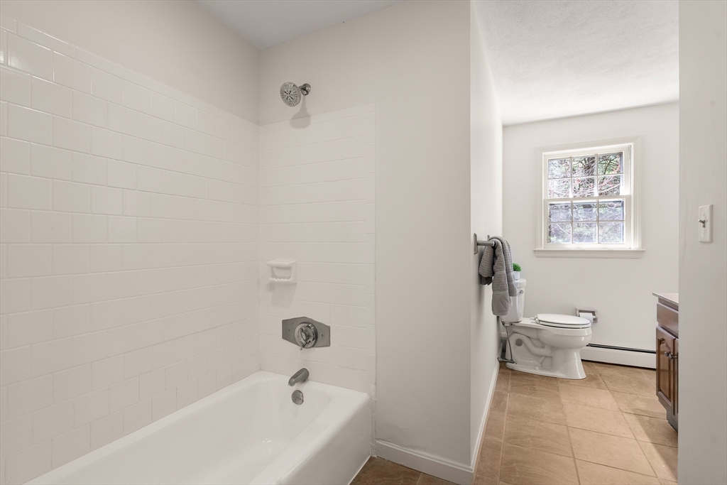 39 Dakin Road Sudbury, MA 01776 - Photo 19 of 34 a bathroom with a toilet and a bathtub