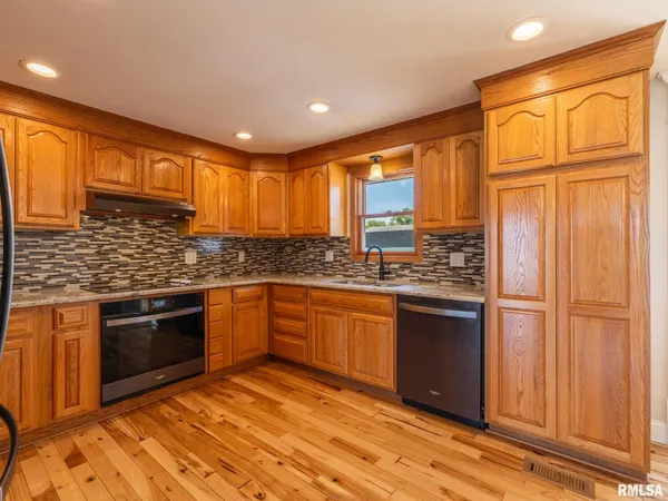 $305,000 | 1128 West Progress Street, Metamora, IL 61548
