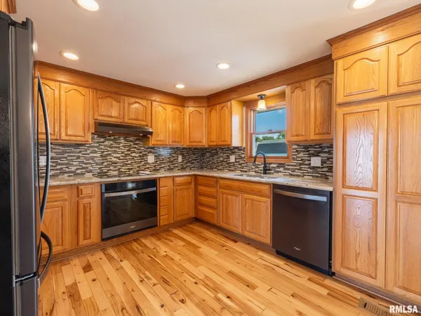 $305,000 | 1128 West Progress Street, Metamora, IL 61548