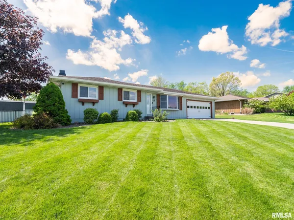 $305,000 | 1128 West Progress Street, Metamora, IL 61548