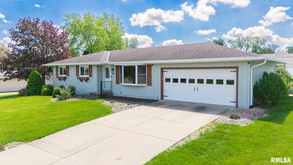 $305,000 | 1128 West Progress Street, Metamora, IL 61548