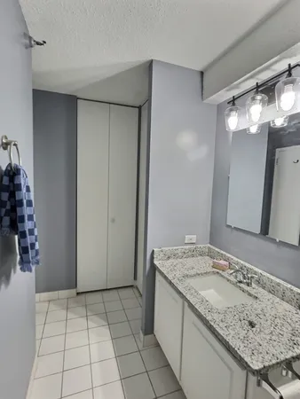 $2,200 | 10 East Ontario Street, Unit 2801, Chicago, IL 60611