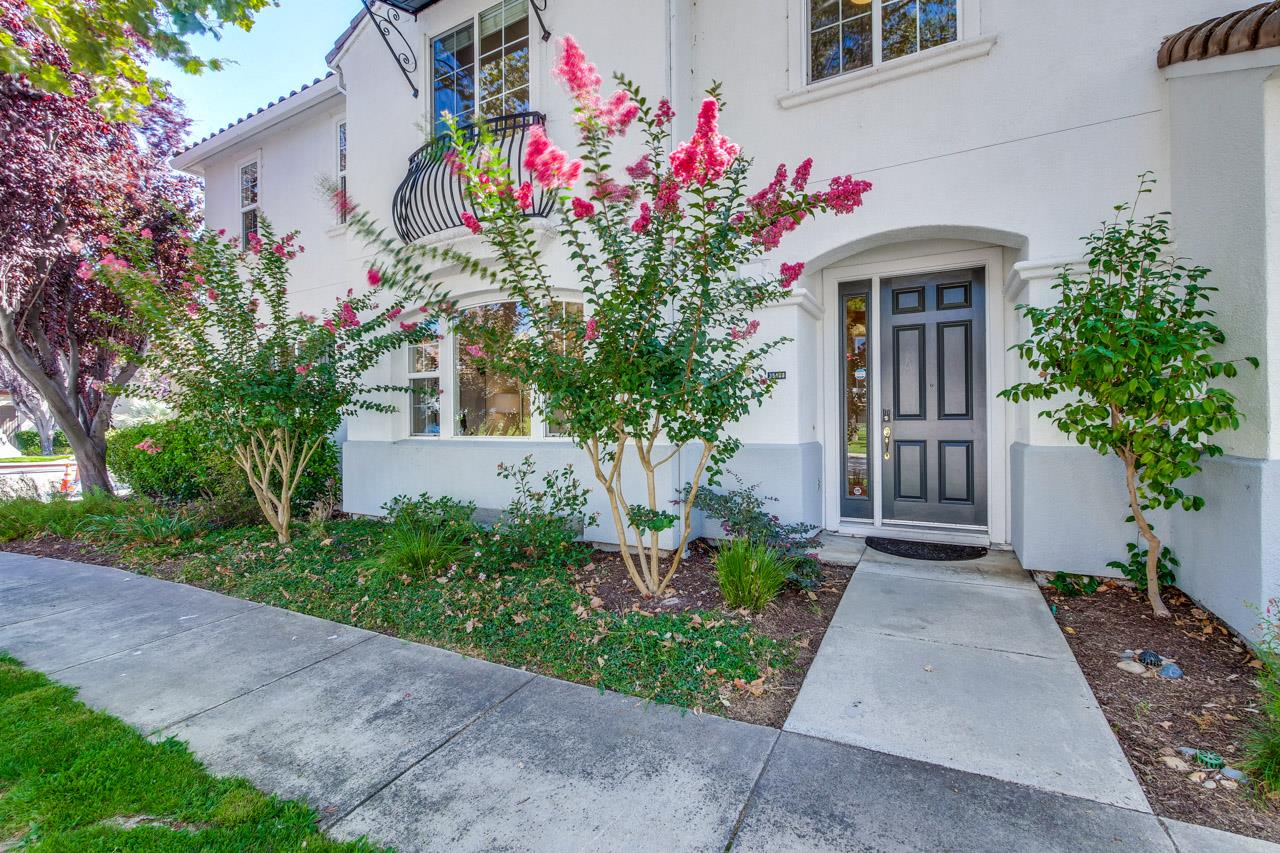 35489 Monterra Circle Union City, CA 94587 - Photo 3 of 52 a front view of a house having yard
