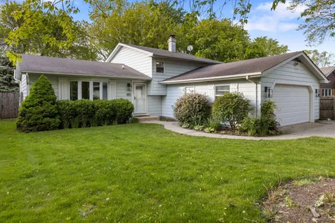 $519,000 | 815 Jenkisson Avenue, Lake Bluff, IL 60044