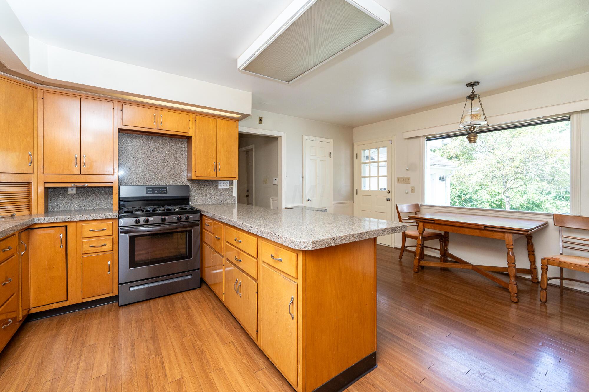 1299 Haddon Road Columbus, OH 43209 - Photo 23 of 34