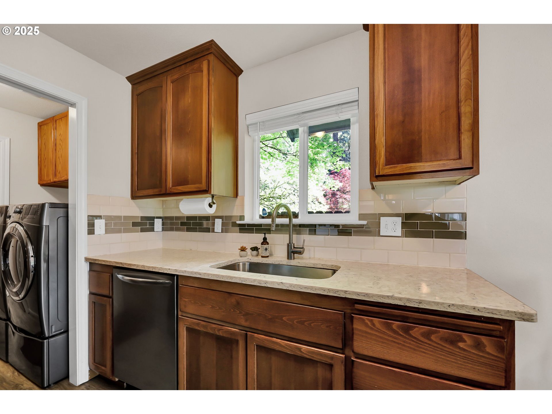 759 River Road Eugene, OR 97404 - Photo 12 of 30 Gallery Image 12