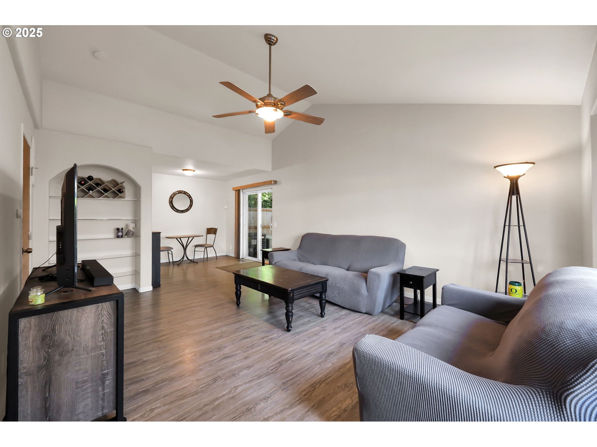 759 River Road Eugene, OR 97404 - Photo 4 of 30 Gallery Image 4