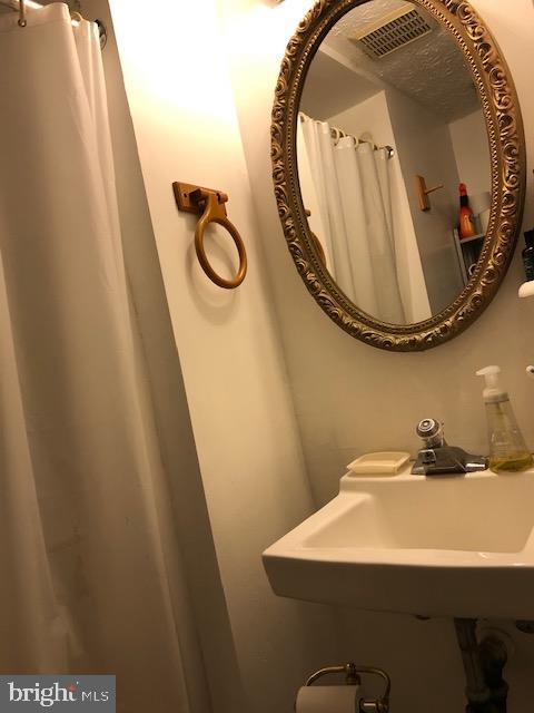 8044 Grandview Court Springfield, VA 22153 - Photo 11 of 13 Gallery Image 11