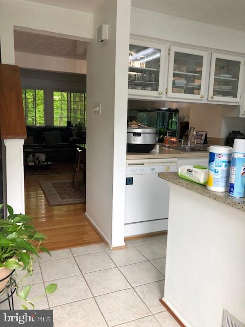 8044 Grandview Court Springfield, VA 22153 - Photo 5 of 13 Gallery Image 5