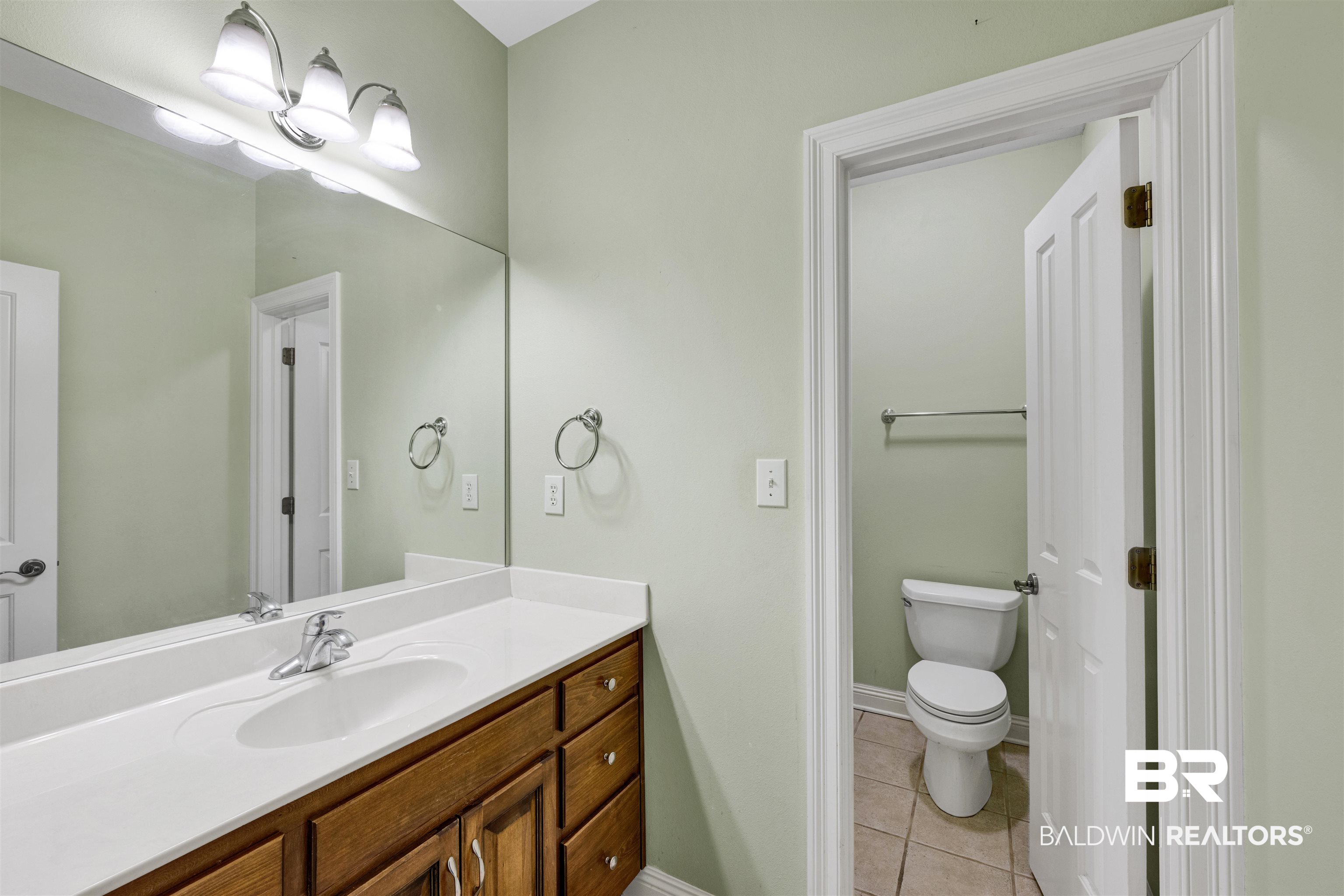 37 Signal Hill Road Spanish Fort, AL 36527 - Photo 40 of 50 Guest bath upstairs