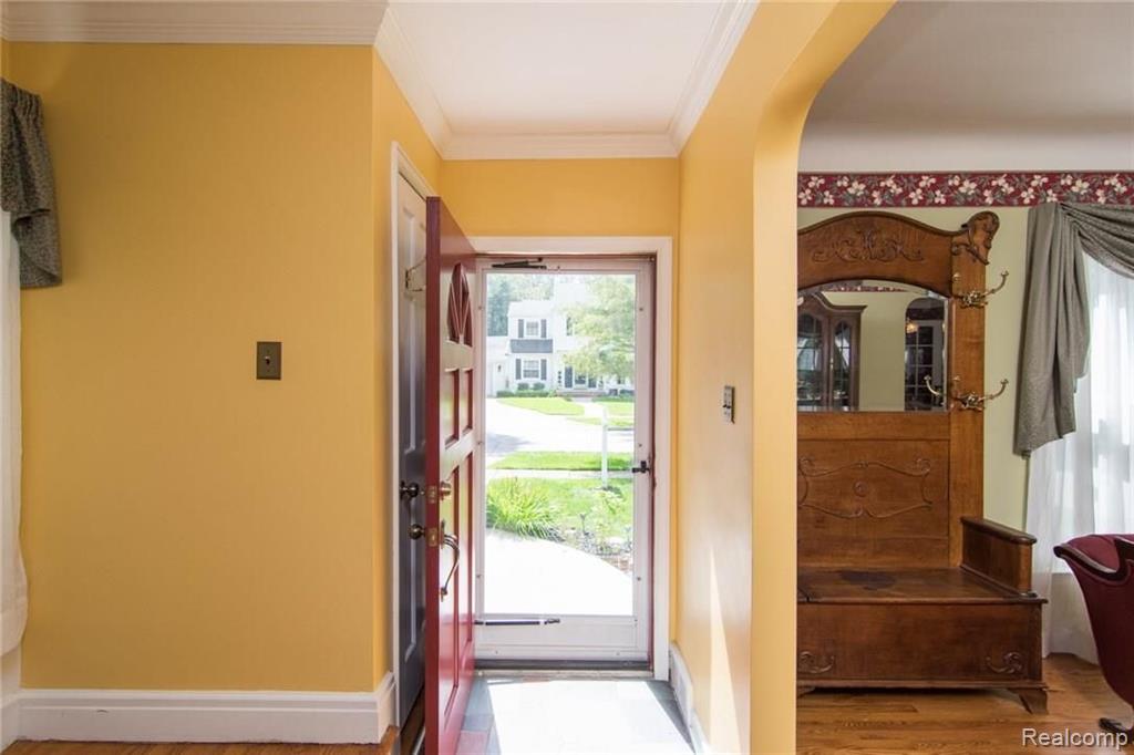 1732 Prestwick Road Grosse Pointe Woods, MI 48236 - Photo 4 of 41