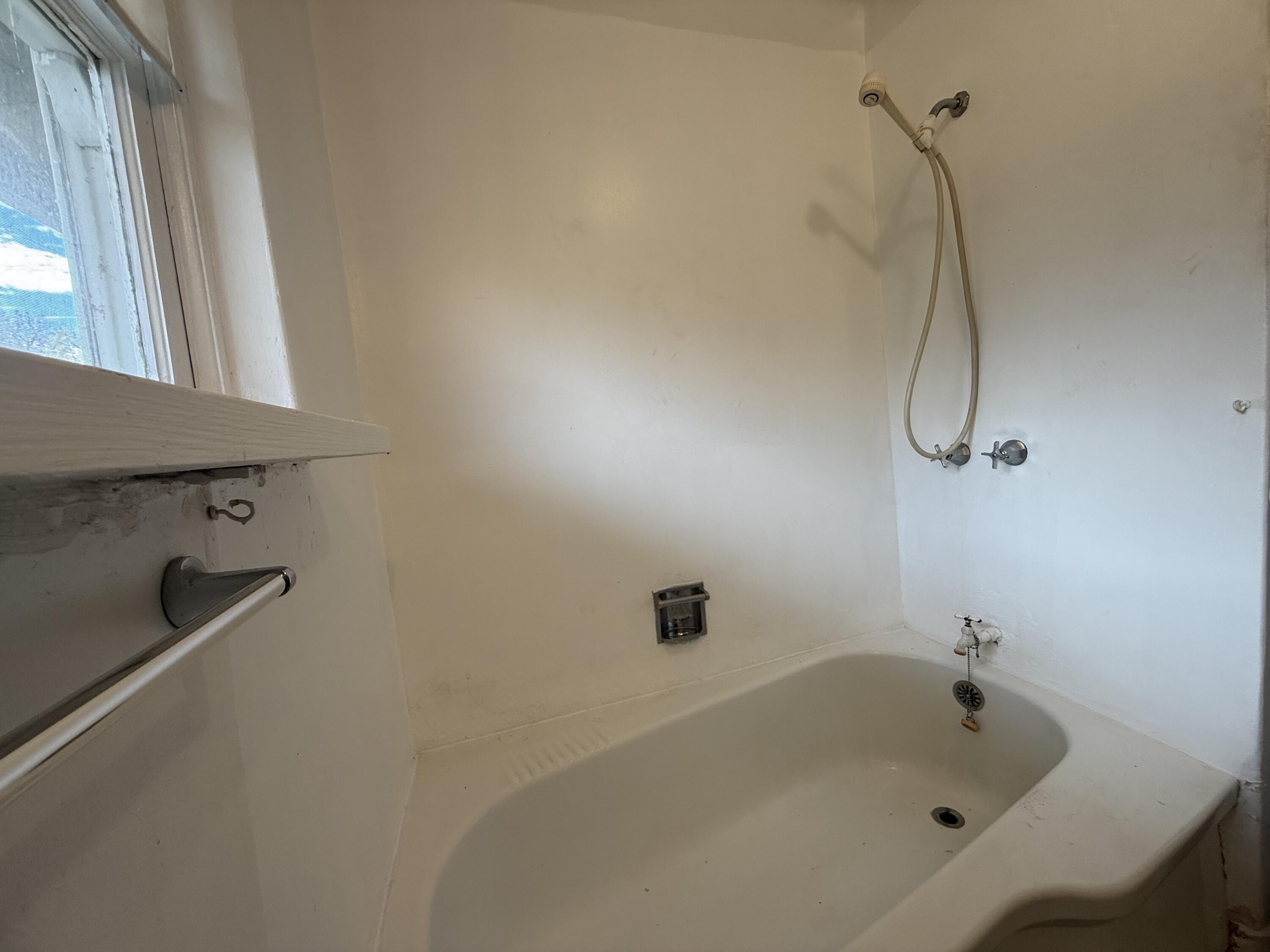 6820 Highway 273 Anderson, CA 96007 - Photo 12 of 35 a bathroom with a bath tub and a shower