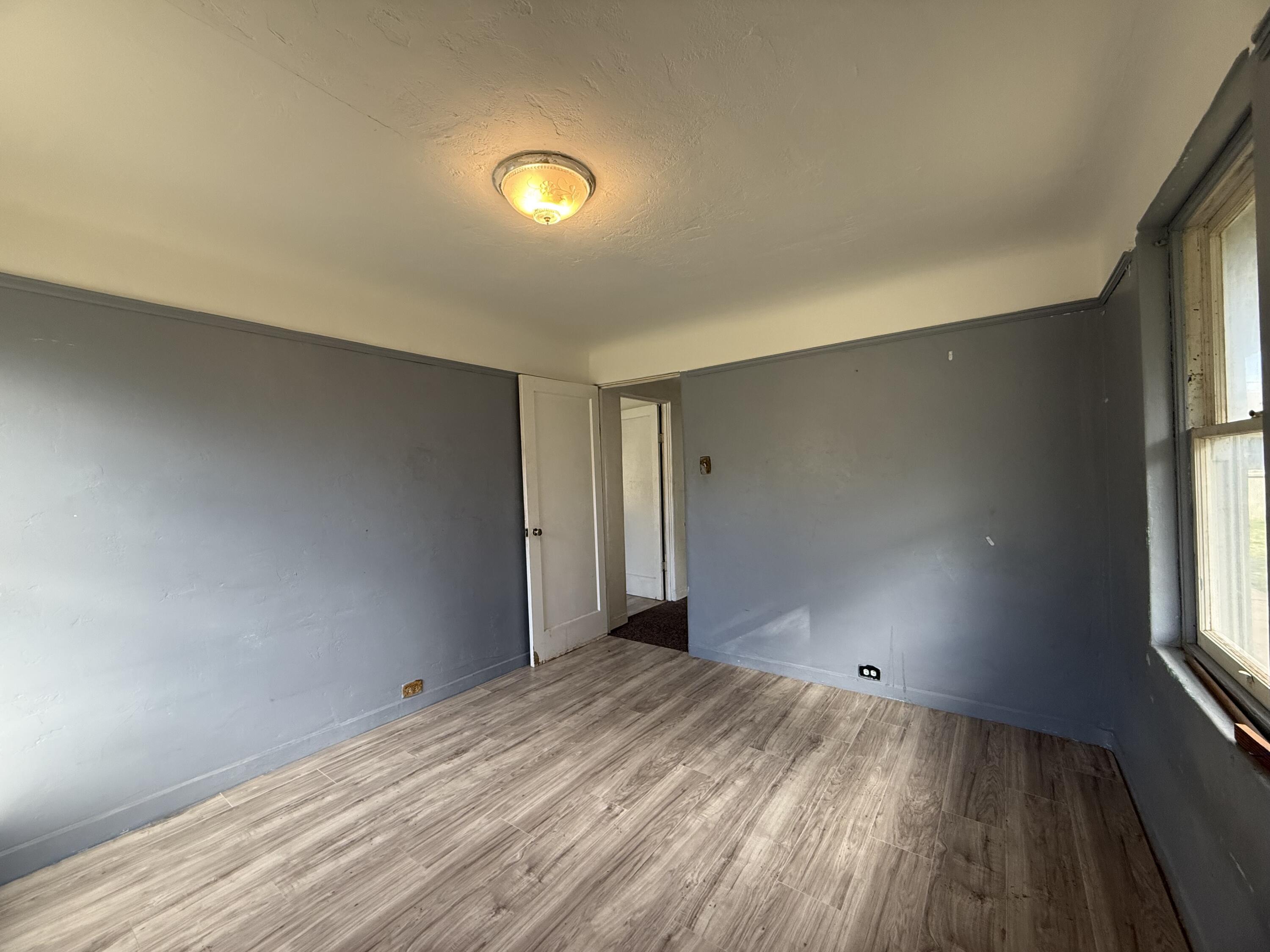 6820 Highway 273 Anderson, CA 96007 - Photo 10 of 35 an empty room with windows