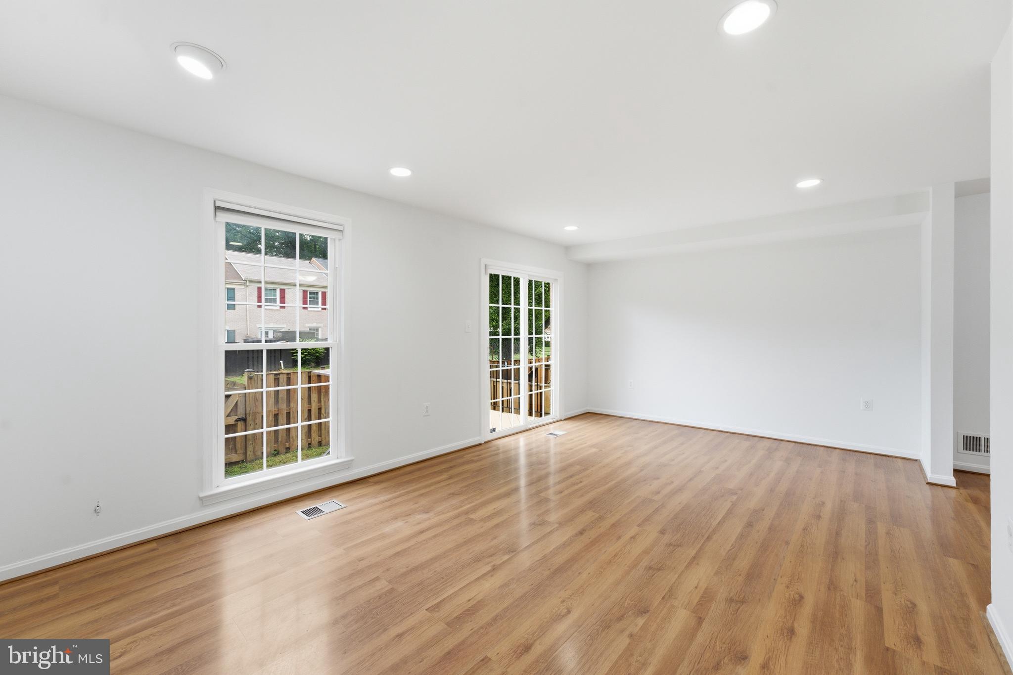 7235 Reservoir Road Springfield, VA 22150 - Photo 8 of 64 Living Room w/Great Natural Light