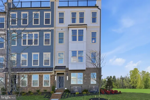 $629,990 | 17812 Southern Shrs Drive, Dumfries, VA 22026