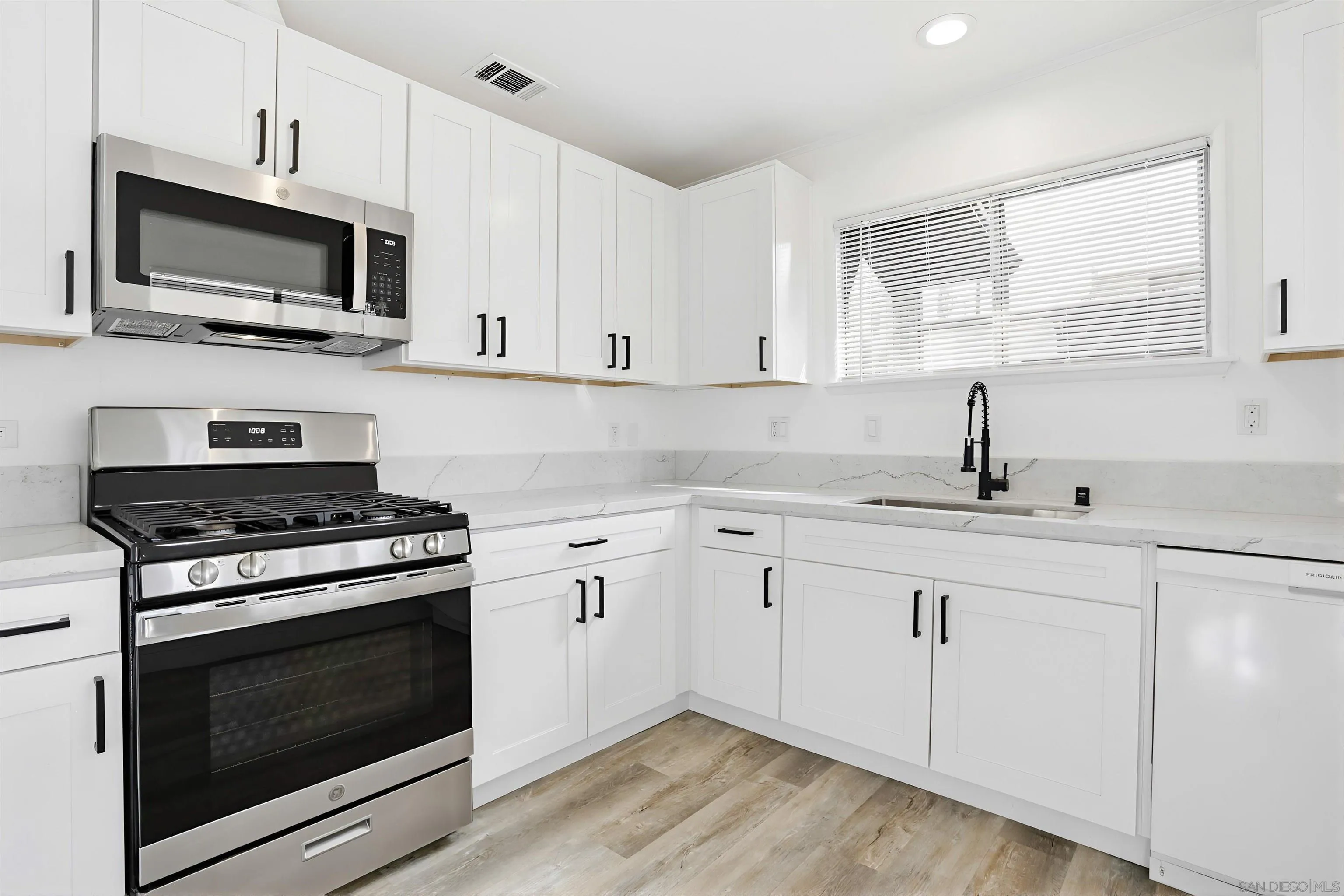 537 De Luz Road Fallbrook, CA 92028 - Photo 6 of 11