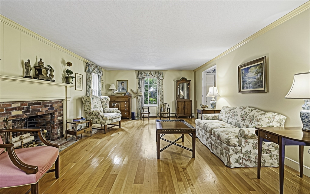 18 Coolidge Road Wayland, MA 01778 - Photo 4 of 26