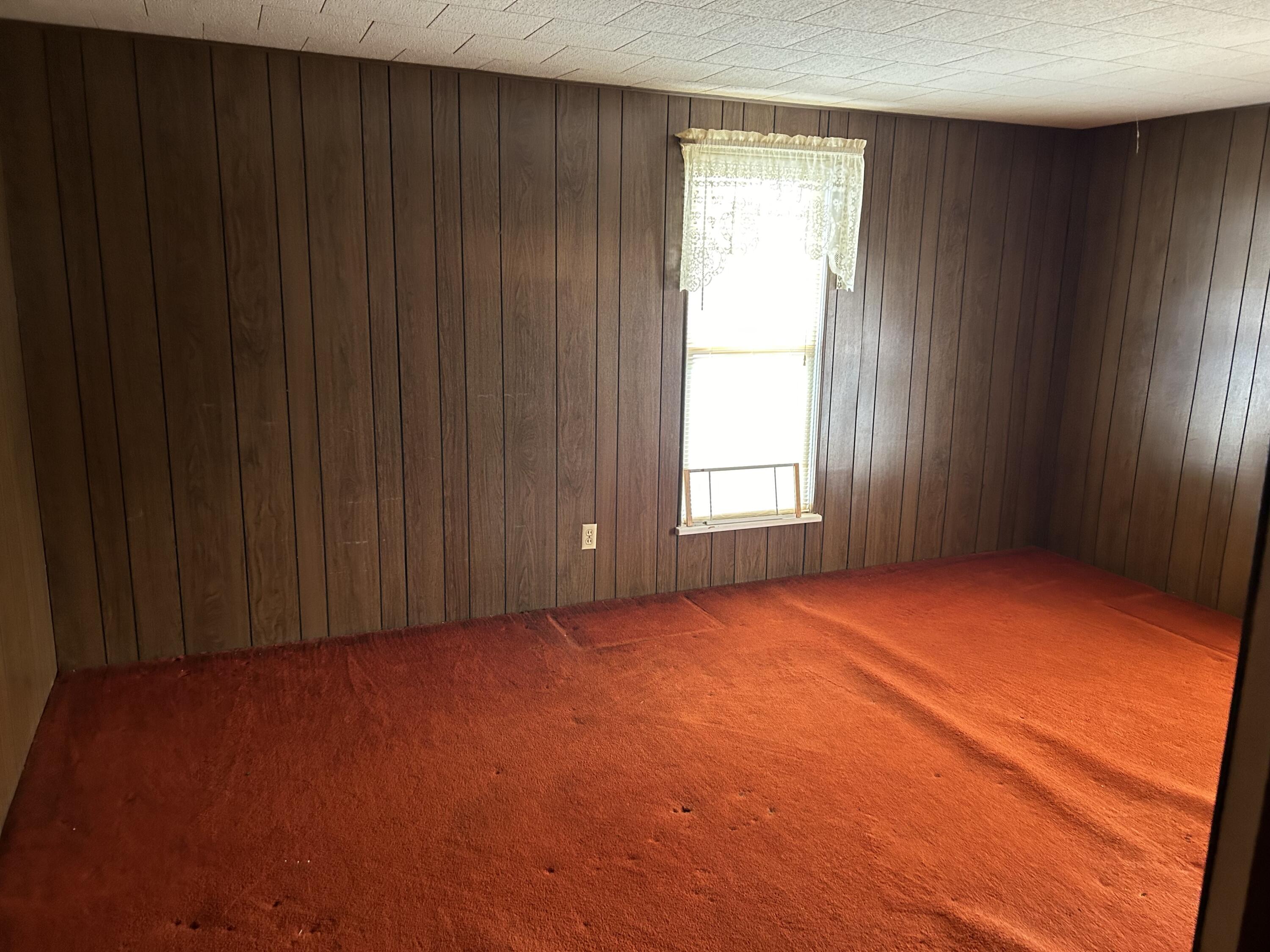 617 North Abigail Street Rensselaer, IN 47978 - Photo 20 of 44 an empty room with windows