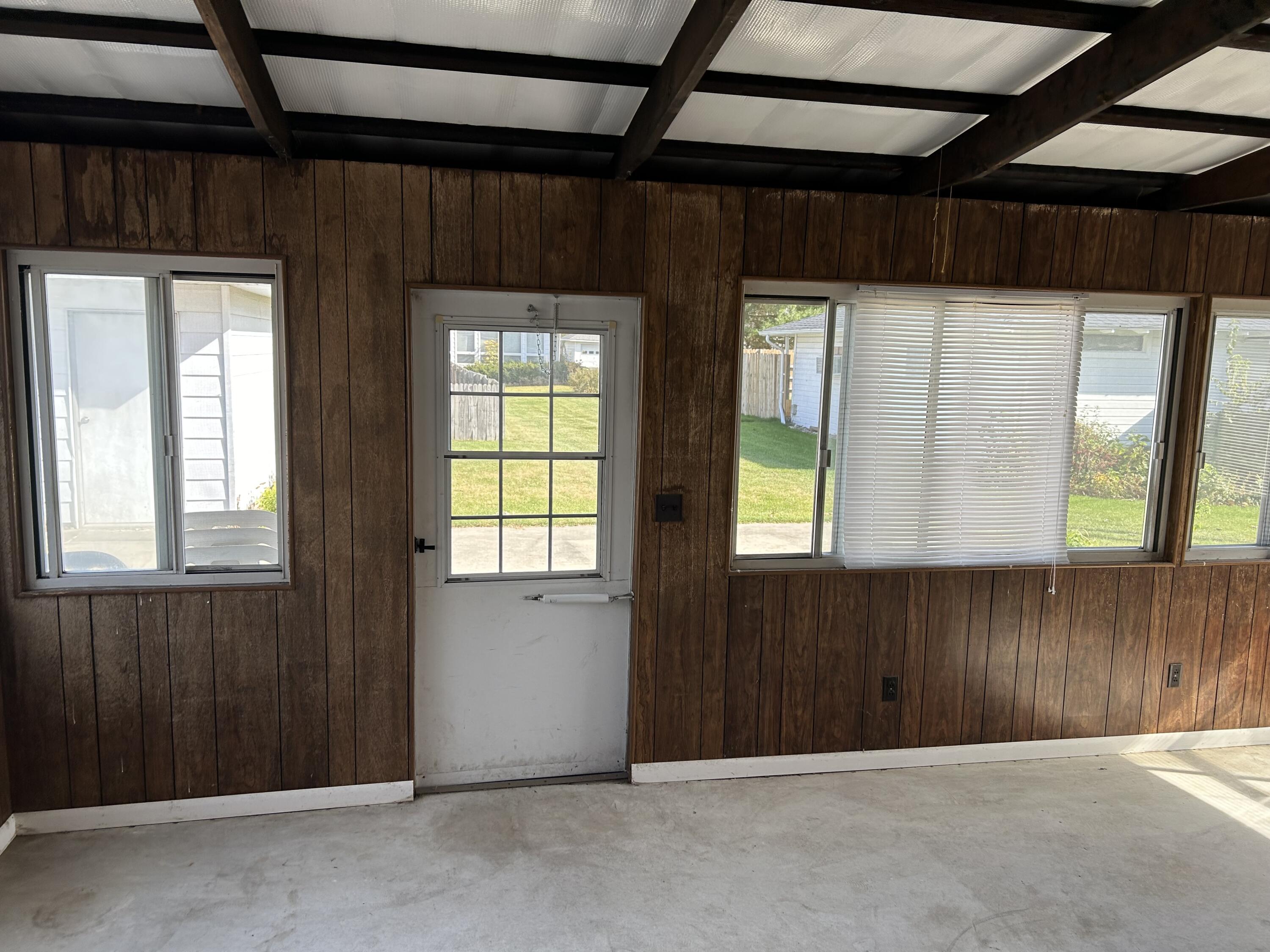 617 North Abigail Street Rensselaer, IN 47978 - Photo 31 of 44 an empty room with windows