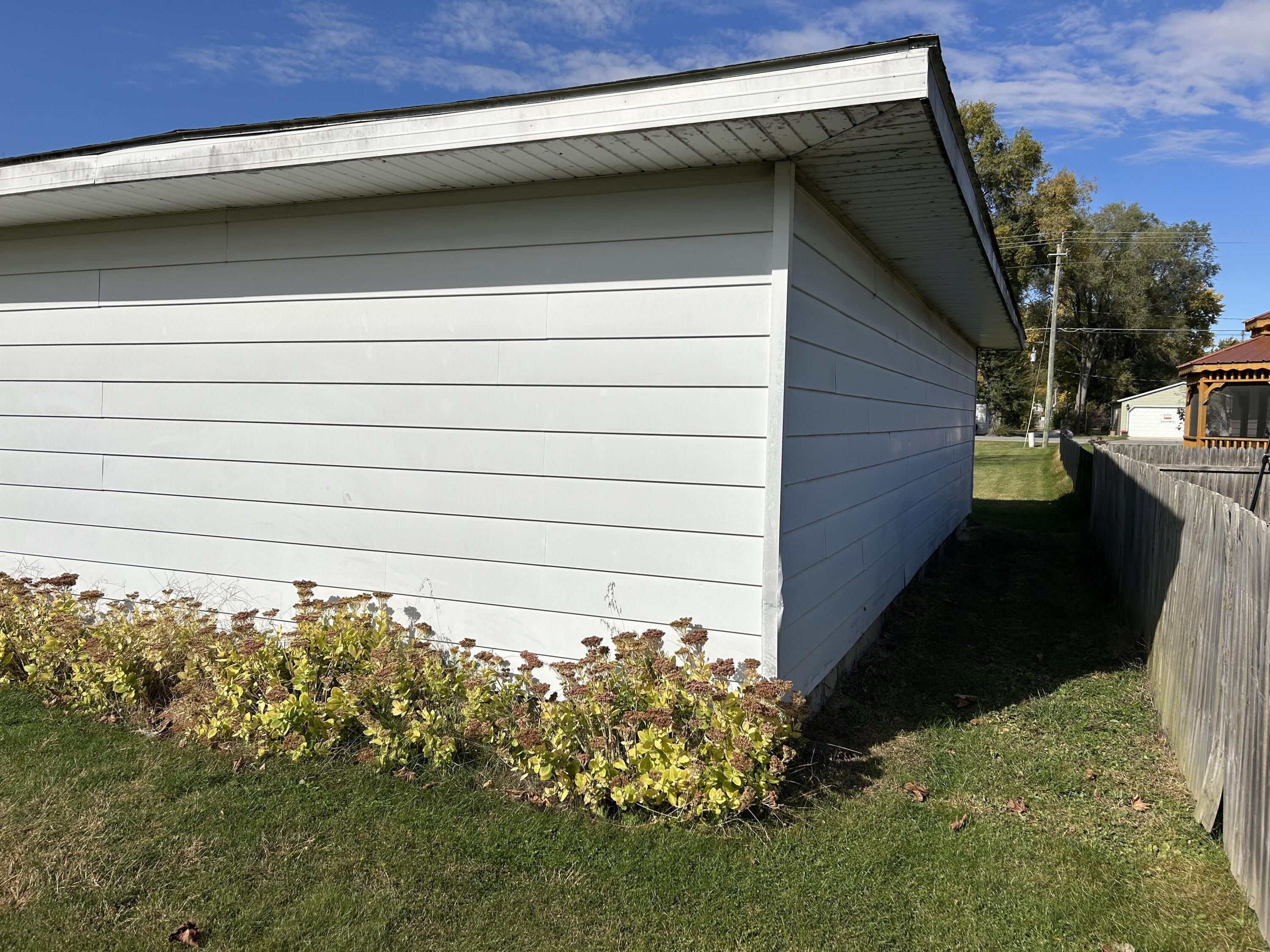 617 North Abigail Street Rensselaer, IN 47978 - Photo 43 of 44 a view of a backyard of the house