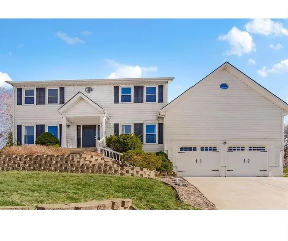 $350,000 | 327 Northeast Landings Drive, Lee's Summit, MO 64064