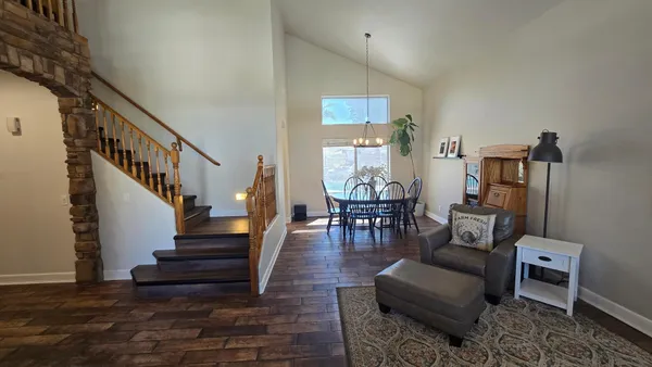 $3,295 | 8213 West Quail Avenue, Peoria, AZ 85382
