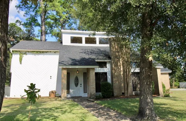 $2,400 | 4701 Spring Lane, Baytown, TX 77521