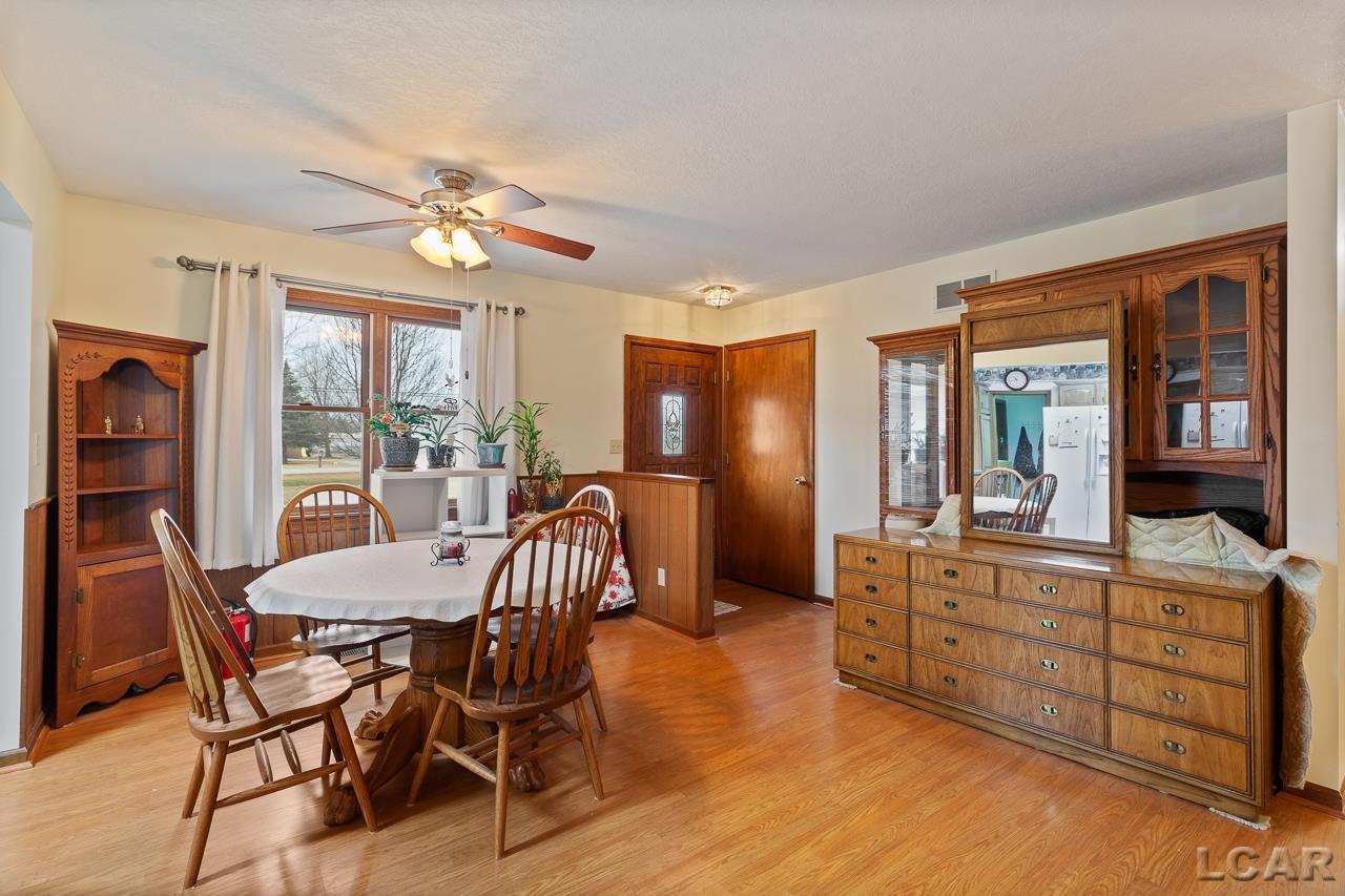 1142 Sutton Road Adrian, MI 49221 - Photo 8 of 34 50101770-7.JPG