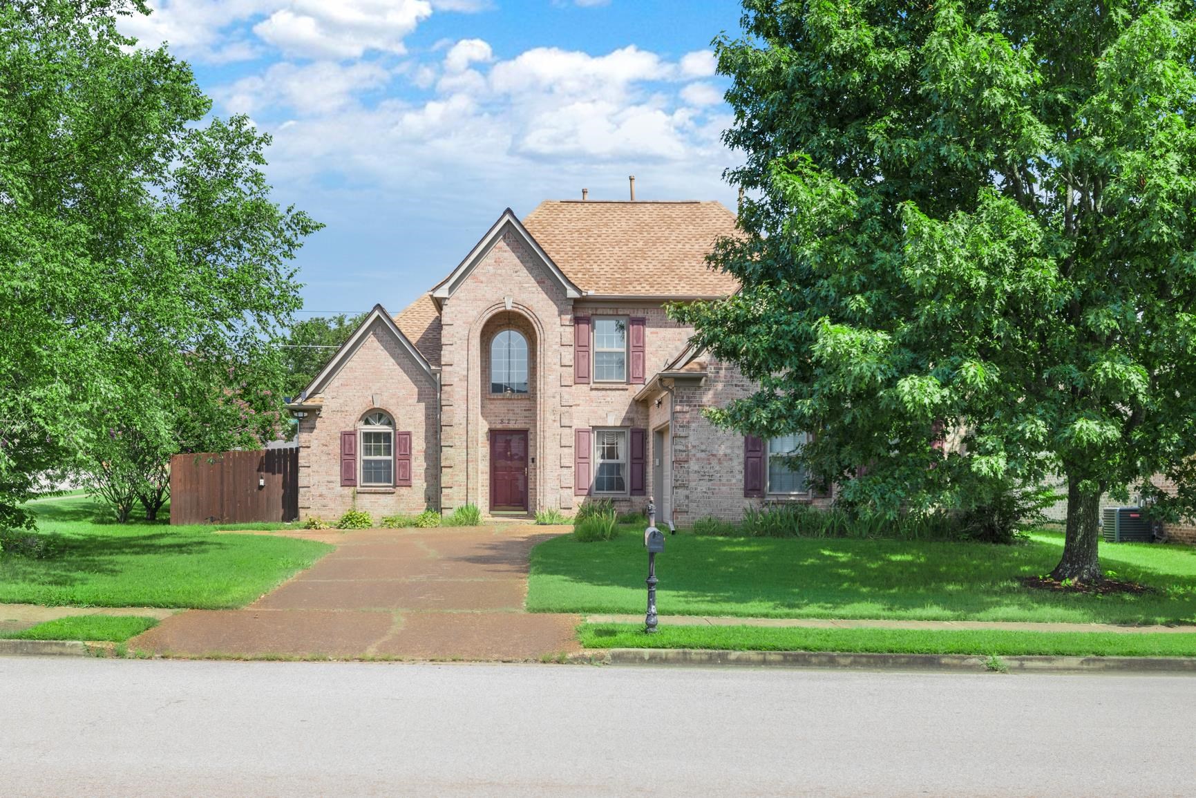 821 North Ericson Road Memphis, TN 38018 - Photo 1 of 28 View of front of home with a front lawn