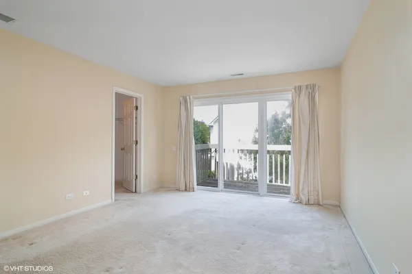 a view of livingroom with furniture