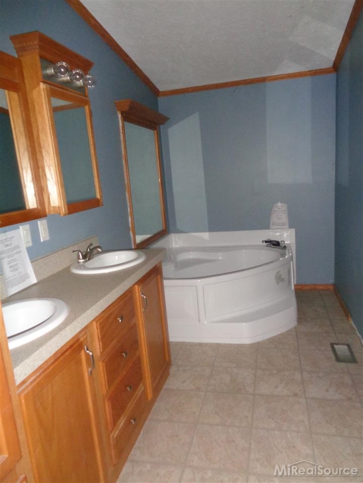 13328 Norman Road Yale, MI 48097 - Photo 5 of 18
