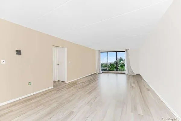 $2,700 | 1155 Warburton Avenue, Unit 2V, Yonkers, NY 10701