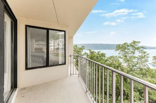 $2,700 | 1155 Warburton Avenue, Unit 2V, Yonkers, NY 10701