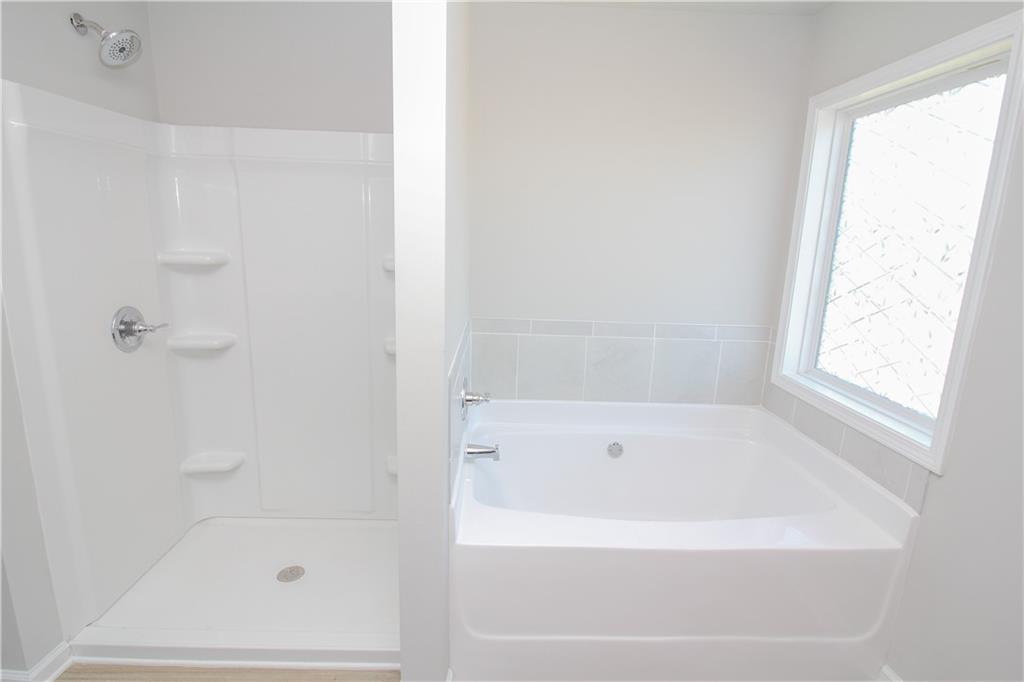 96 Boogies Run Commerce, GA 30529 - Photo 16 of 28 a white bath tub sitting next to a window
