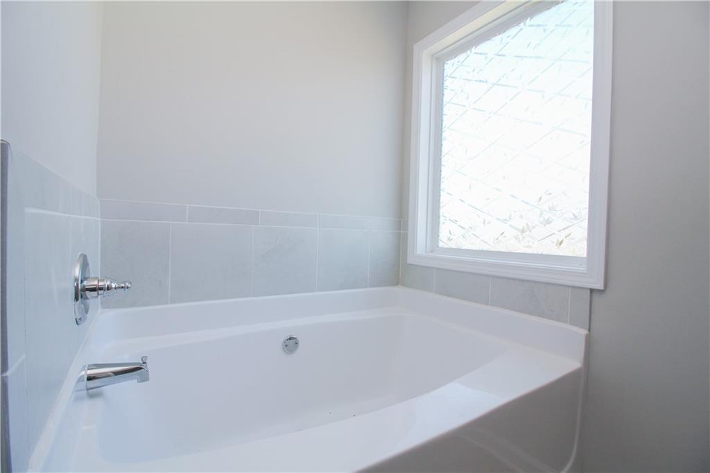 96 Boogies Run Commerce, GA 30529 - Photo 18 of 28 a white bath tub sitting next to a window