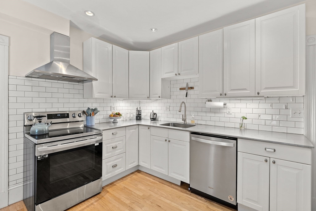 17 Windermere Road Boston, MA 02125 - Photo 14 of 38